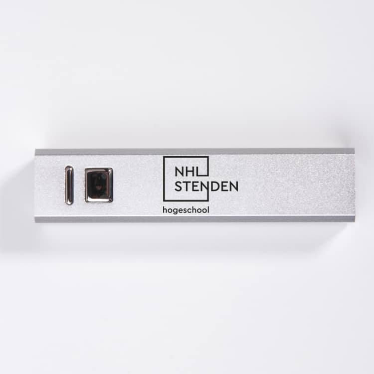 Premium-metal-powerbank-NHL-Stenden-Hogeschool-logo-zwart.jpg